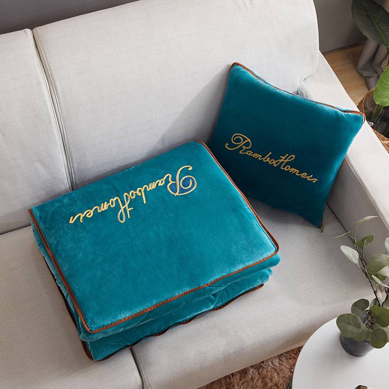 双面小毯子毛巾绣抱枕办公室两用珊瑚车上绒保暖被子午休加绒加厚 - 图3