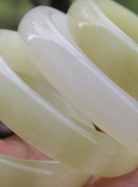 天然缠丝玉手镯大小号玉镯子女款青白玉手镯细宽条礼物简约百搭