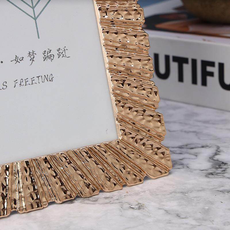 浅金色时尚简约金属相框摆台，家庭摆件装饰点缀相框,淘宝优惠券,粉丝福利购,淘宝优惠卷