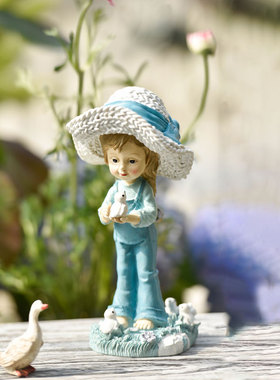 牛仔裤水壶女孩卡通桌面摆件庭院户外花园K阳台布置造景树脂工艺