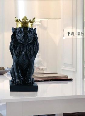北欧风格时尚简约黑白摆件皇冠狮子树脂摆设艺术展架样板房软装饰