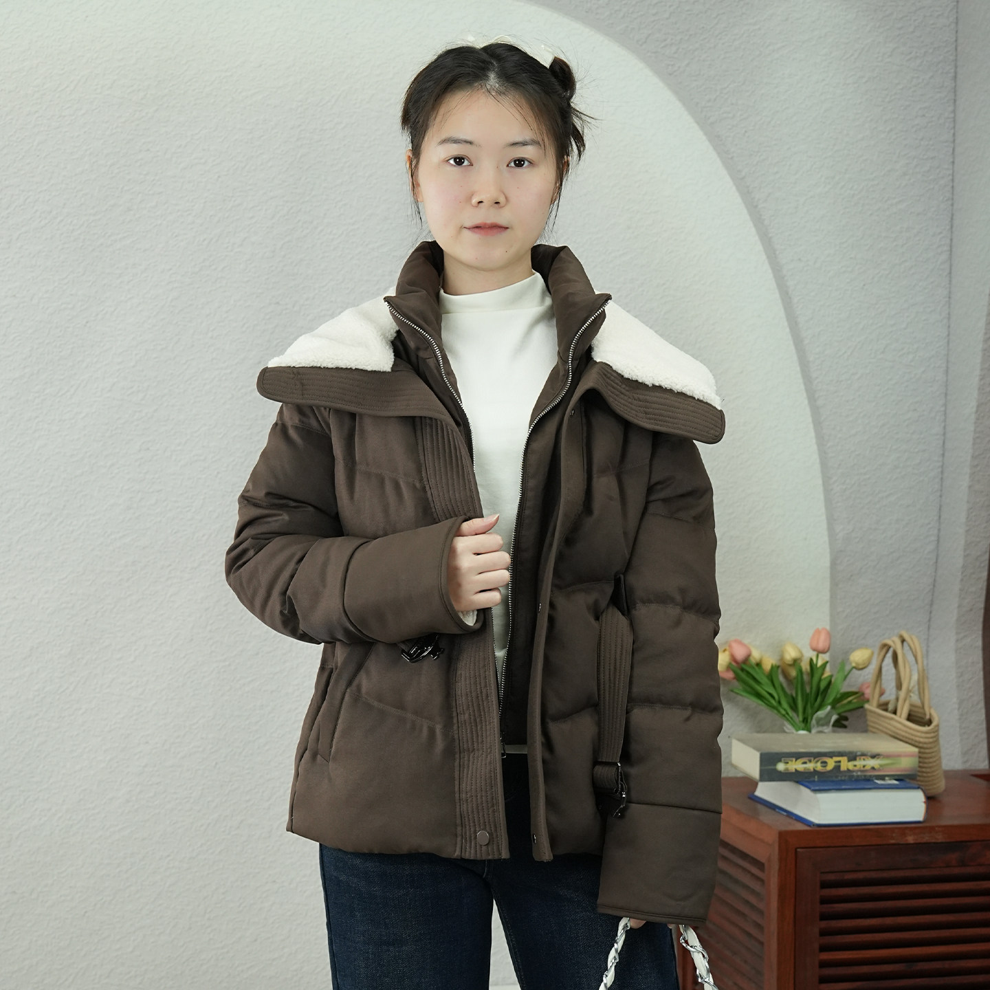 羽绒服女2025冬季款收腰显瘦高级感潮流大翻领羊羔毛轻奢保暖外套