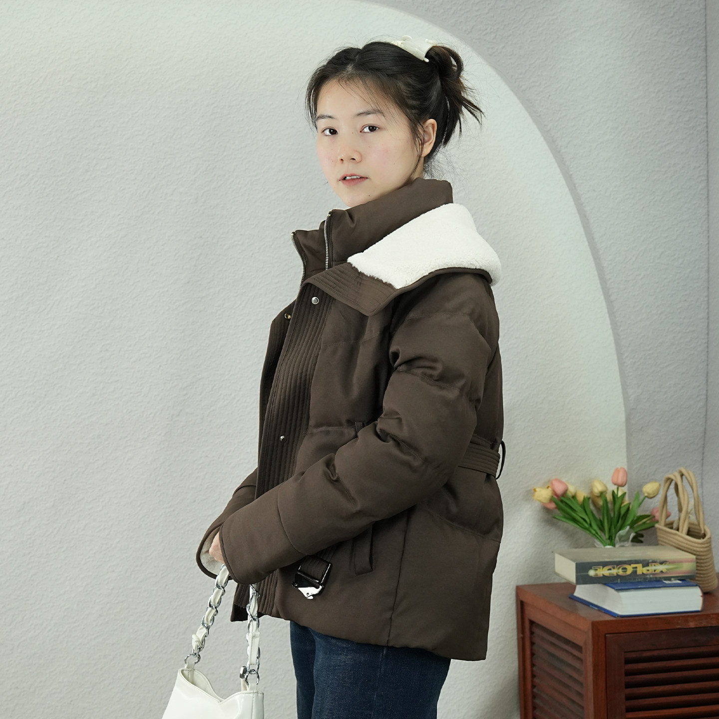 羽绒服女2025冬季款收腰显瘦高级感潮流大翻领羊羔毛轻奢保暖外套