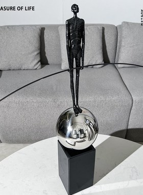 轻奢平衡杆雕塑抽象金属人物摆z件样板房间软装艺术玄关桌面装饰