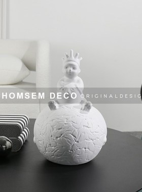 现代简约卡通人物雕塑摆件软装饰售楼处家居艺P术样板房间轻奢摆