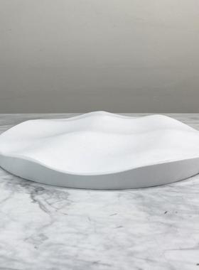 后现代轻奢家居树脂几何波浪托盘设计师圆形果盘样板间沥水盘摆件