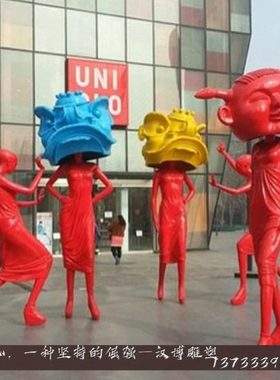 玻璃钢彩绘人物商业街彩绘购物雕像定制大型步行街城市创意摆件