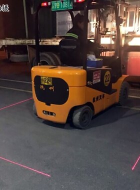 汽车激光雾灯红光一字线警示灯汽车尾灯防追尾雾灯红外线激光雾灯
