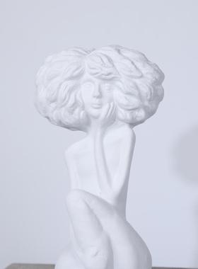 创意抽象白色爆炸头女生人物雕塑新房板房家居装饰树脂工艺品摆件