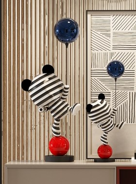 现代轻奢条纹卡通雕塑熊玄关摆件客厅样板房电视柜沙发.旁落地装