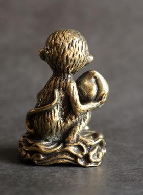 复古小铜器摆件纯黄铜生肖猴采桃家居桌面摆件茶宠装饰礼品工艺品