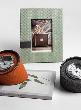 极编简现VUY代风客织纹皮革钟座钟厅电视柜简约创意电视柜表摆件