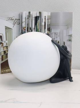 创意人物艺术抱球吧抱球人人摆件店雕装塑人C酒像饰品台展玄关柜