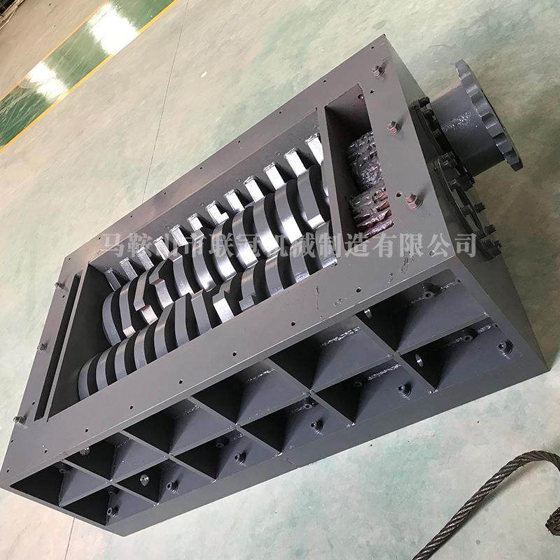 Manufacturer custom-made shredder body, crusher chassis, double-shaft shredder blade, solid waste shredder knife box