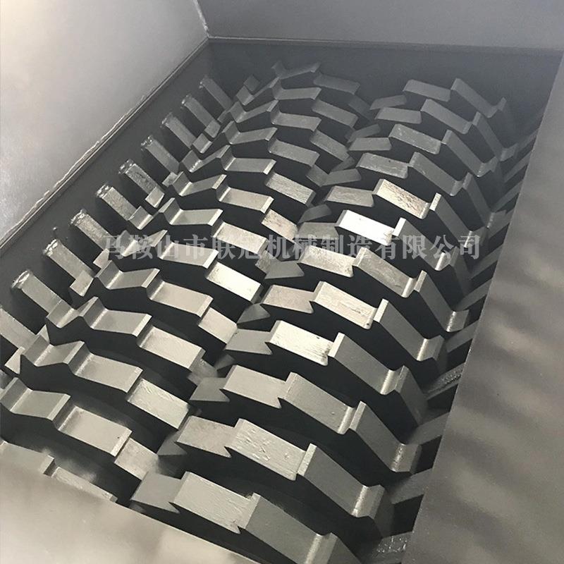 Manufacturer custom-made shredder body, crusher chassis, double-shaft shredder blade, solid waste shredder knife box
