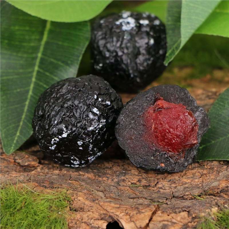 Xinjiang specialty black plums, dried plums, candied fruits, dried fruits, preserved plums, black sour plums snacks
