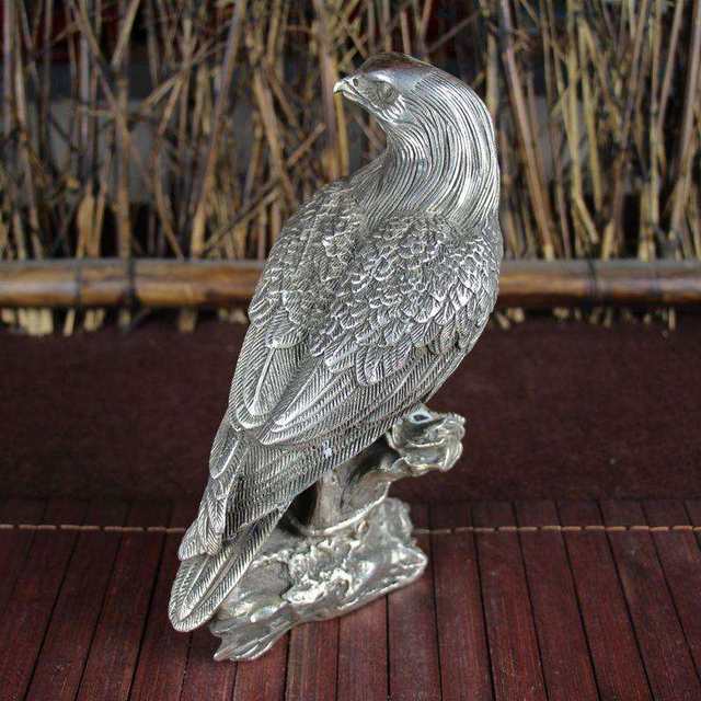 Antiques, miscellaneous antique bronzeware, white copper study room home furnishings, exquisite handicrafts, watch eagle decorations