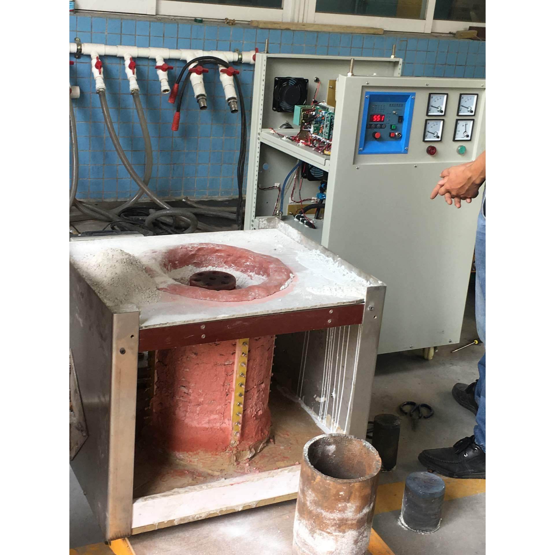 中频熔炼炉化铝炉感应加热设备300KG熔铝炉大型工业炉倾倒式,淘宝优惠券,粉丝福利购,淘宝优惠卷