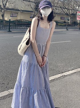 条纹无袖连衣裙女夏季2024法式条纹吊带宽松休闲海边度假仙女裙