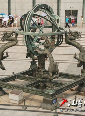 张衡地动仪雕塑玻璃钢仿铜雕塑古代发明家仪器雕塑公园景观雕塑