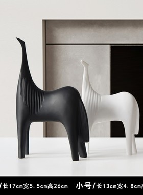 现代极简风轻奢黑k白抽象马动物书柜酒柜客厅样板房间软装饰品摆