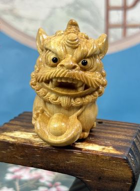 崖柏木雕醒狮招财手把件
