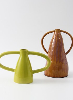 现代北欧复古双耳彩色陶瓷花瓶摆件样板房酒店客厅玄关大红色花器