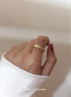 耳边风 复古冷淡风r简约哑光高级感麻花金属开口戒指