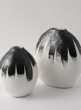 现代新中式复古扁圆形陶瓷花瓶摆件手绘黑白花器样板间展厅装饰品