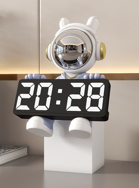 宇航员钟表摆件客厅电视柜装饰用品儿童房学习闹钟房间改造小物件
