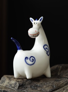 【我是一只彪悍的马】个性创意陶瓷小白马桌面客厅家居马装饰摆件