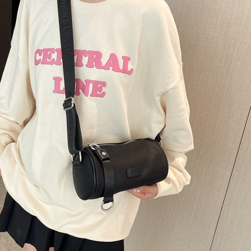 【背部有贴袋】休闲宽肩带小众牛津布圆筒包斜挎包2024新款小包包,淘宝优惠券,粉丝福利购,淘宝优惠卷