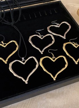 黑绳爱心项链耳环套装女新款2024爆款秋冬毛衣链设计感小众颈链