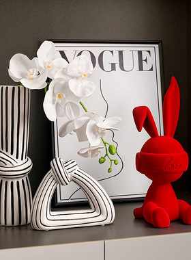 植绒坐姿兔子摆件轻奢高档玄关电视柜客厅家居软装饰品小众高级感