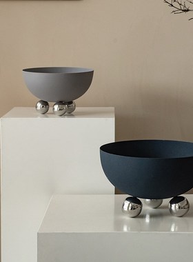 现代简约北欧磨砂金属圆球底座果盘样板间酒店客厅茶几零食盘摆件