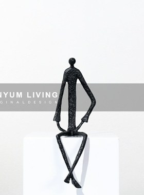 简约创意艺术迷你坐姿抽象人物售楼处玄M关柜样板房间桌面摆件