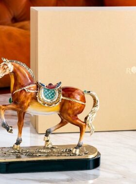 罗比马丹罗包装公司开业到成功礼盒礼品马摆件工艺品办公室摆件