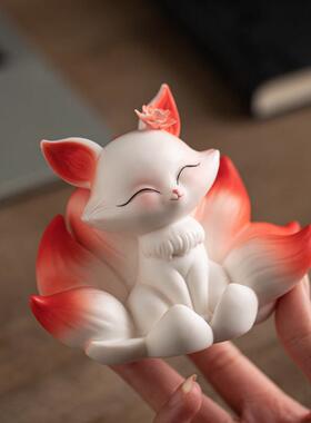 创意可爱陶瓷九尾狐小摆件家居办公室桌面汽车载小狐狸装饰工艺品