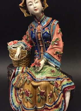 石湾陶瓷手工精品古典仕女客厅电视柜酒柜摆件家居装饰品彝家情