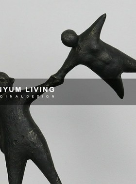 极简欧创意拉手雕塑大理石底座z售楼处样板间房软装饰品人物摆件