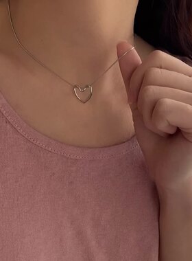 小众爱心镂空项链女ins吊坠锁骨链简约设计感日韩百搭2023年新款