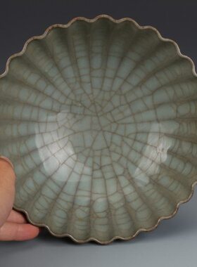 宋官窑粉青釉瓜棱碗古董古玩收藏品复古瓷老物件瓷器老货摆件