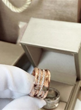 高版本手镶钻CNC字印螺纹镶钻戒指时尚V金镀玫瑰金小蛮腰弹簧指环