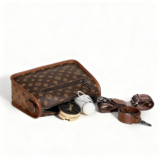 2025 new small square bag large capacity shoulder bag