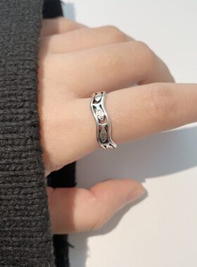 I闺蜜食指复古小鱼个性潮流戒指男M港味女戒情侣个性时尚对戒GU