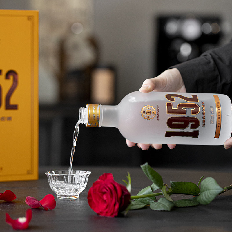 1952玫瑰老卤酒160mL。