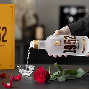 1952玫瑰老卤酒160mL。