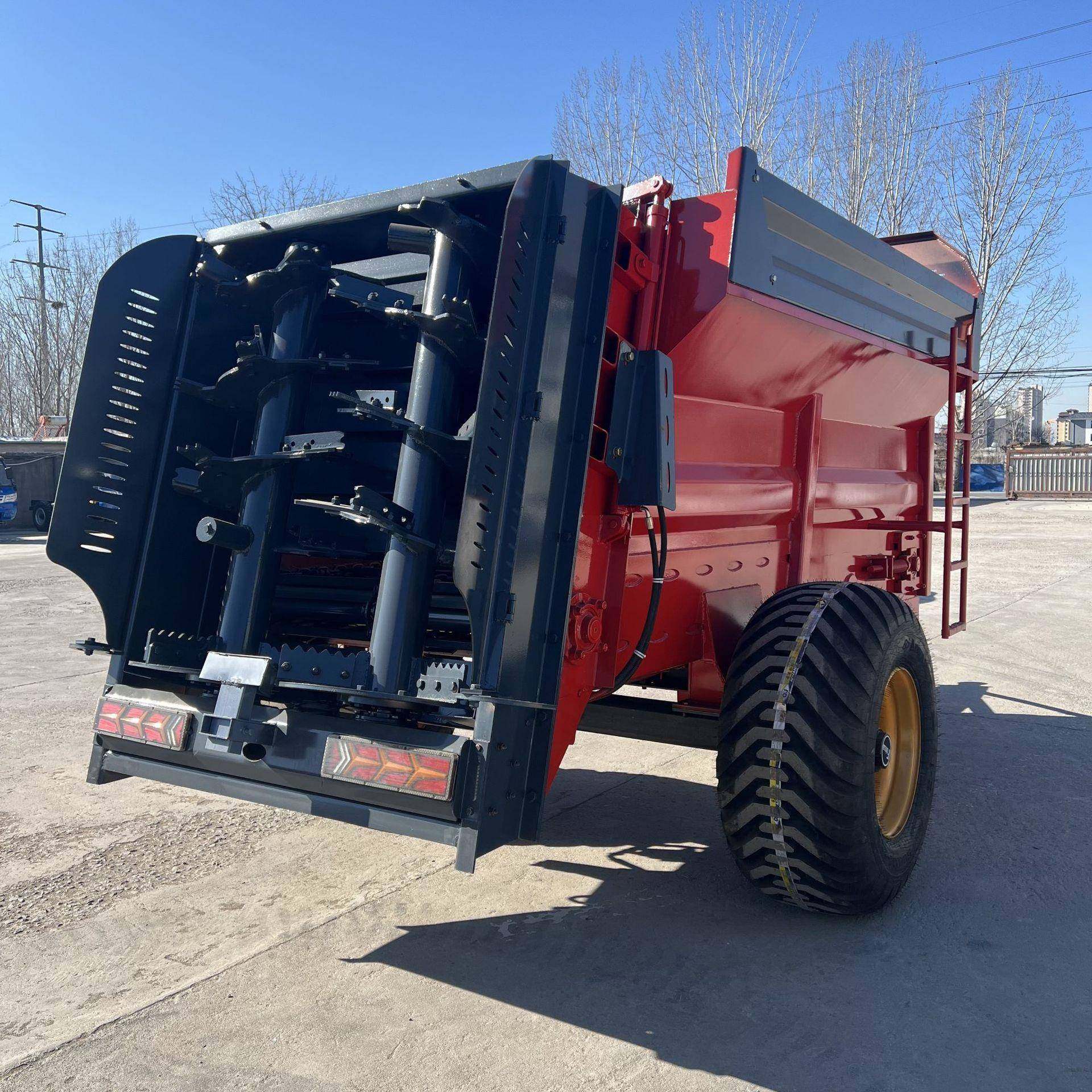 农用三轮撒肥车多功能果园农场牵引式撒布机养殖场蛟龙圆盘撒粪车 - 图0