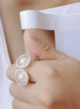 新款小众文艺风格珍珠花朵镂空半圆乐章铃铛灯笼戒指轻奢三朵花