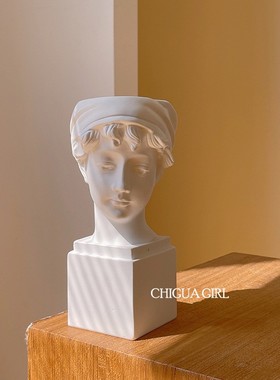 北欧ins大卫雕像花瓶化妆刷桶复古石膏雕塑干花装饰摆件